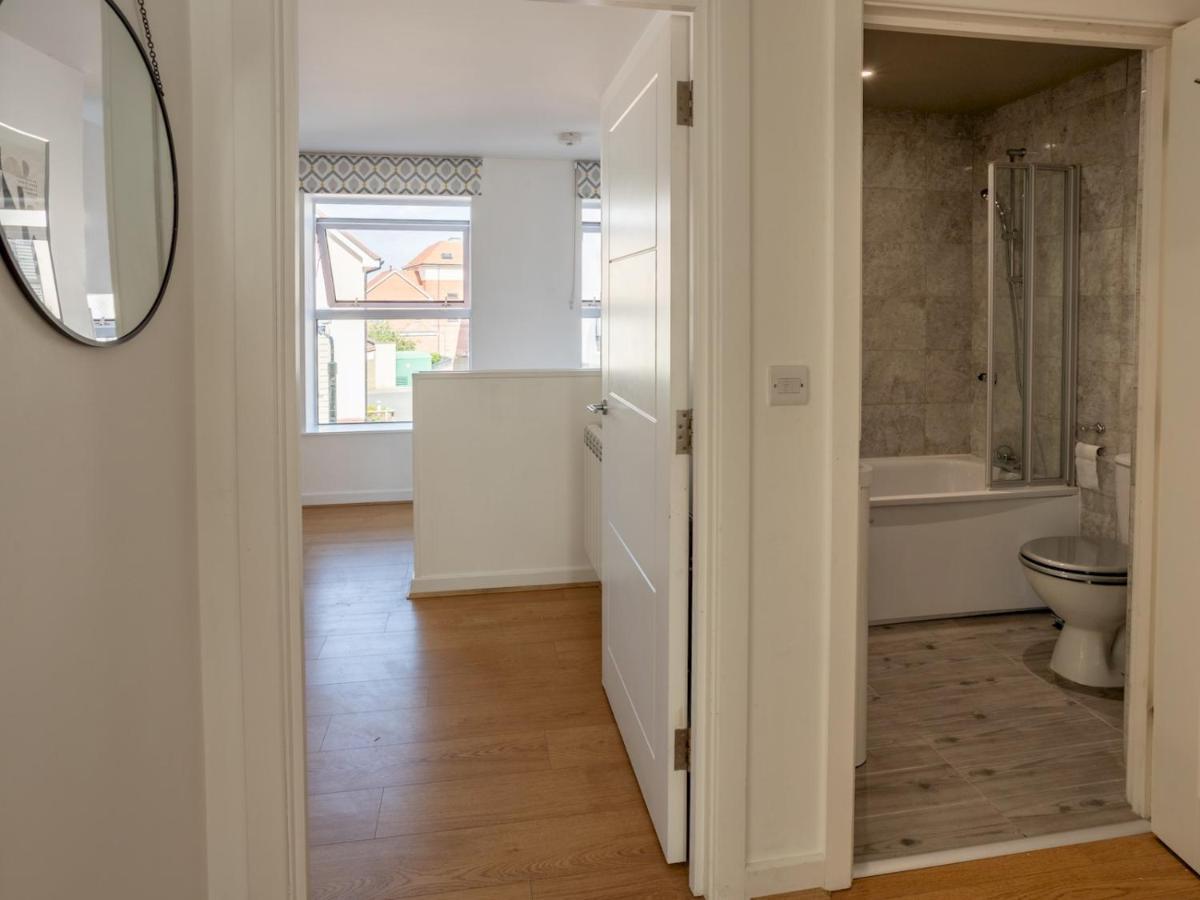 Pass The Keys Modern Stylish Apartment With Parking Bournemouth Esterno foto