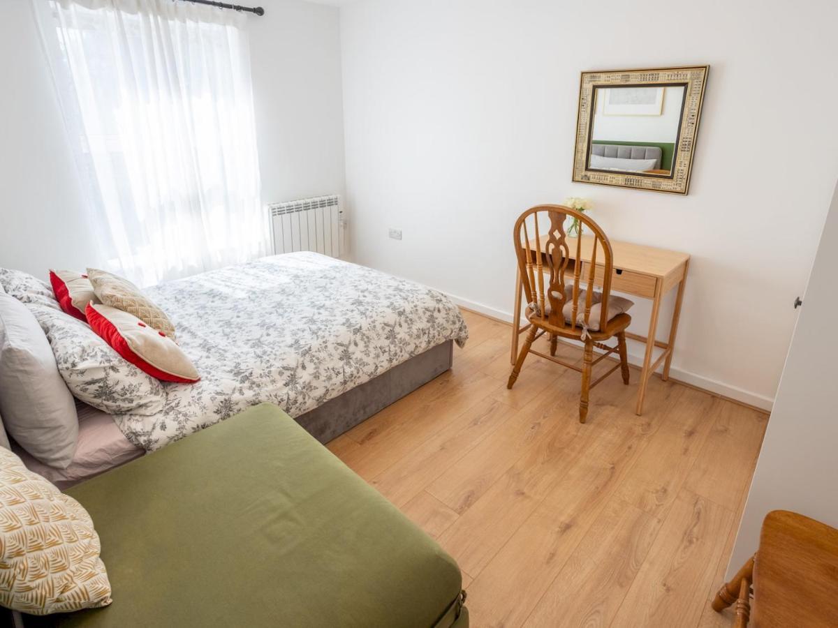 Pass The Keys Modern Stylish Apartment With Parking Bournemouth Esterno foto